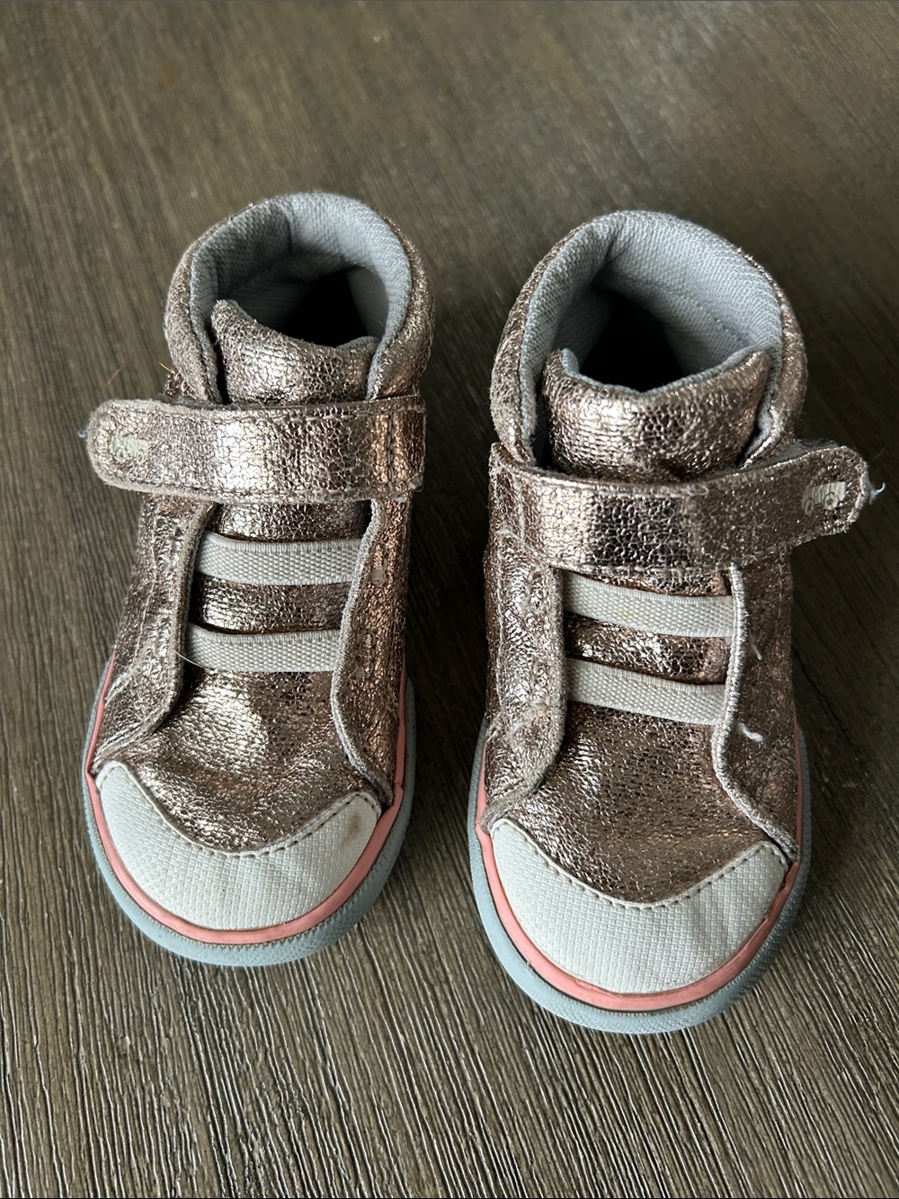 See Kai run Toddler Metallic Rose Gold with Pink Trim, Size  7.